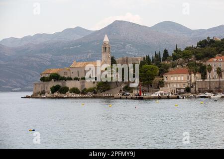 Lopud, Dubrovnik-Neretva, Croazia. 29th ago, 2022. Monastero francescano medievale visto sull'isola di Lopud. Gli interni della struttura sono stati accuratamente ristrutturati e costituiscono uno spazio unico per riunioni ed eventi vari. Lopud è una piccola isola al largo della costa della Dalmazia, nel sud della Croazia. L'isola fa parte dell'arcipelago delle Isole Elafiti. (Credit Image: © Karol Serewis/SOPA Images via ZUMA Press Wire) SOLO PER USO EDITORIALE! Non per USO commerciale! Foto Stock
