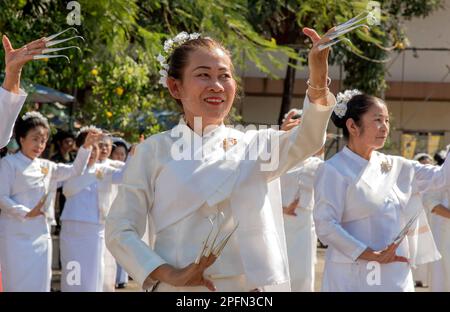 Fon lep nail ballerini Wat Phra Singh tempio, Chiang mai Thailandia Foto Stock