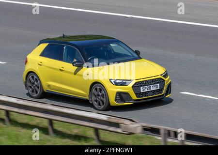 2020 (20) giallo AUDI A1 S Line Style ed 35 TFS; viaggiando sull'autostrada M61, Regno Unito Foto Stock