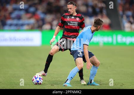 Sydney, Australia. 18th Mar, 2023. Amor Layoui di Western Sydney Wanderers controlla la palla durante l'Australia Una partita di Lega tra il Sydney FC e West Sydney Wanderers allo stadio Allianz di Sydney, Australia, il 18 marzo 2023. Foto di Peter Dovgan. Solo per uso editoriale, licenza richiesta per uso commerciale. Non è utilizzabile nelle scommesse, nei giochi o nelle pubblicazioni di un singolo club/campionato/giocatore. Credit: UK Sports Pics Ltd/Alamy Live News Foto Stock