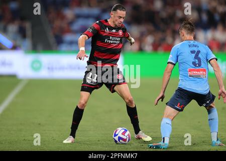 Sydney, Australia. 18th Mar, 2023. Amor Layoui di Western Sydney Wanderers controlla la palla durante l'Australia Una partita di Lega tra il Sydney FC e West Sydney Wanderers allo stadio Allianz di Sydney, Australia, il 18 marzo 2023. Foto di Peter Dovgan. Solo per uso editoriale, licenza richiesta per uso commerciale. Non è utilizzabile nelle scommesse, nei giochi o nelle pubblicazioni di un singolo club/campionato/giocatore. Credit: UK Sports Pics Ltd/Alamy Live News Foto Stock