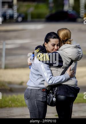 UTRECHT - parenti e parti interessate durante la commemorazione dell'attacco del tram del 18 marzo 2019. Durante l'attacco di Piazza del 24 ottobre, Gokmen T. ha sparato quattro persone morte dentro e intorno ad un tram espresso. ANP ROBIN VAN LONKHUIJSEN olanda fuori - belgio fuori Foto Stock