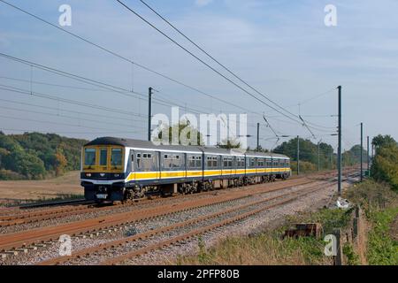 Un'unità elettrica multipla di classe 319 numero 319421 che opera un servizio Thameslink ad Ayres termina il 10th ottobre 2005. Foto Stock