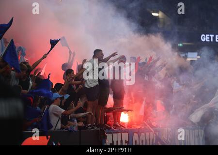 Sydney, Australia. 18th Mar, 2023. 18th marzo 2023; Allianz Stadium, Sydney, NSW, Australia: A-League Football, Sydney FC contro Western Sydney Wanderers; i tifosi del Sydney FC brillano credito: Action Plus Sports Images/Alamy Live News Foto Stock