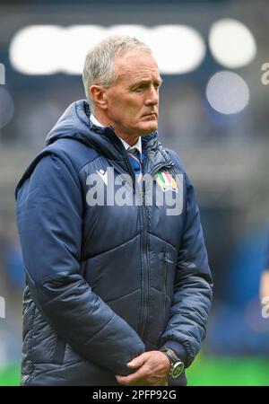 Edimburgo, Regno Unito. 18th Mar, 2023. Kieran Crowley allenatore italiano durante la partita delle Guinness 6 Nations al Murrayfield Stadium, Edimburgo. Il credito dell'immagine dovrebbe essere: Neil Hanna/Sportimage Credit: Sportimage/Alamy Live News Foto Stock