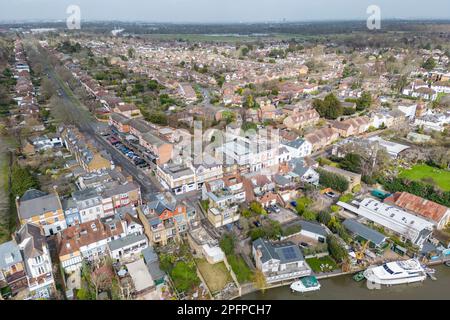 Vista aerea su Sunbury-on-Thames, Surrey, Regno Unito. Foto Stock