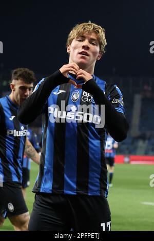 Gewiss Stadium, Bergamo, Italia, 17 marzo 2023, Rasmus Hojlund di Atalanta BC festeggia dopo aver segnato il secondo gol del suo fianco durante La Partita Foto Stock