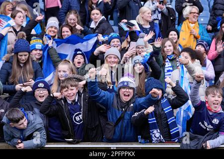 Edimburgo, Regno Unito. 18th Mar, 2023. I fan della Scozia festeggiano la loro vittoria dopo la partita delle Guinness 6 Nations 2023 Scozia vs Italia al Murrayfield Stadium di Edimburgo, Regno Unito, 18th marzo 2023 (Photo by Steve Flynn/News Images) a Edimburgo, Regno Unito, il 3/18/2023. (Foto di Steve Flynn/News Images/Sipa USA) Credit: Sipa USA/Alamy Live News Foto Stock