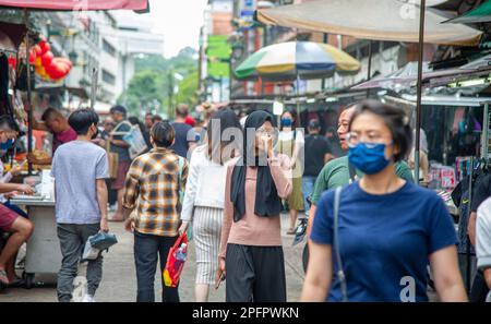 Febbraio 15 2023-Kuala Lumpur Malaisya- persone da tutto il mondo affollano in questa zona per sperimentare la cultura e la cucina uniche che ha a che fare Foto Stock