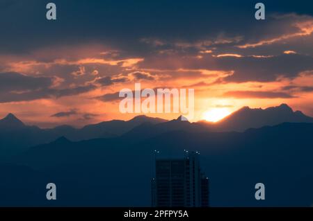 Italia, Piemonte, Torino. Vista dall'alto di Torino, in estate Foto Stock