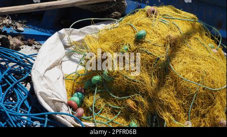 reti da pesca sul porto Foto Stock