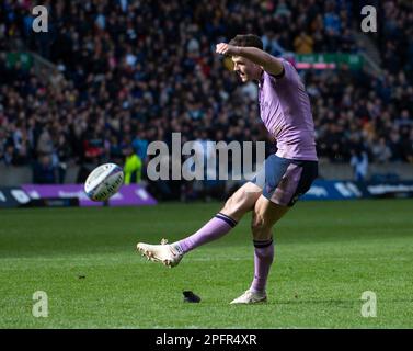 Edimburgo, Regno Unito. 18th Mar, 2023. EDIMBURGO, SCOZIA - 18 MARZO: Scotland Stand-off, Blair Kinghorn, si converte dopo aver segnato il suo 3rd cercare di ottenere il punteggio finale 26-14 per la casa durante la partita di rugby delle sei Nazioni tra Scozia e Italia al Murrayfield Stadium il 12 marzo 2023 a Edimburgo, Regno Unito. ( Credit: Ian Jacobs/Alamy Live News Foto Stock