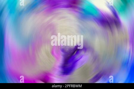 Uno sfondo astratto realizzato con inchiostri alcolici blu, viola, rosa, verde e argento e una lega metallica d'argento Foto Stock