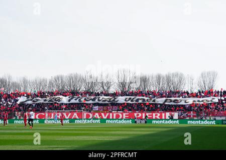 U-Power Stadium, Monza, Italia, 18 marzo 2023, AC Monza tifosi coreografia curva Davide Peri durante AC Monza vs US Cremonese - calcio italiano Serie A match Foto Stock