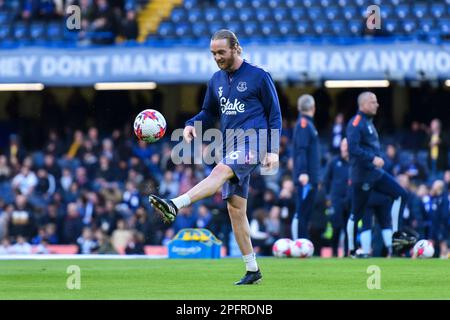 Tom Davies di Everton si scalda prima durante la partita della Premier League tra Chelsea ed Everton a Stamford Bridge, Londra, sabato 18th marzo 2023. (Foto: Ivan Yordanov | NOTIZIE MI) Credit: NOTIZIE MI & Sport /Alamy Live News Foto Stock