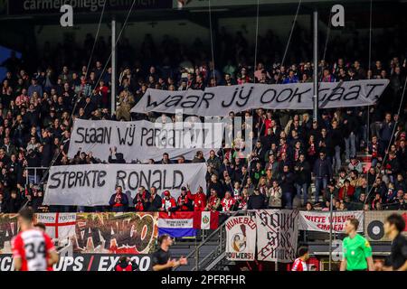 EMMEN, PAESI BASSI - Marzo 18: Tifosi del FC Emmen che mostrano un banner durante la partita olandese di Eredivie tra FC Emmen e Sparta Rotterdam allo Stadion De Oude Meerdijk il 18 Marzo 2023 a Emmen, Paesi Bassi (Foto di Pieter van der Woude/ Orange Pictures) Foto Stock