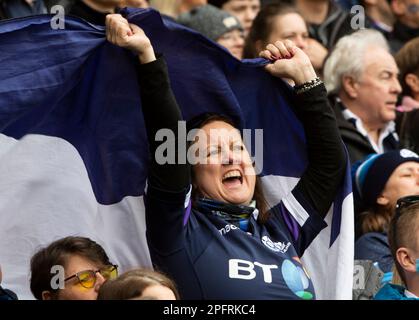 Edimburgo, Regno Unito. 18th Mar, 2023. EDIMBURGO, SCOZIA - 18 MARZO: Supporto della Scozia appassionata durante la partita di rugby delle sei Nazioni tra Scozia e Italia al Murrayfield Stadium il 12 marzo 2023 a Edimburgo, Regno Unito. ( Credit: Ian Jacobs/Alamy Live News Foto Stock