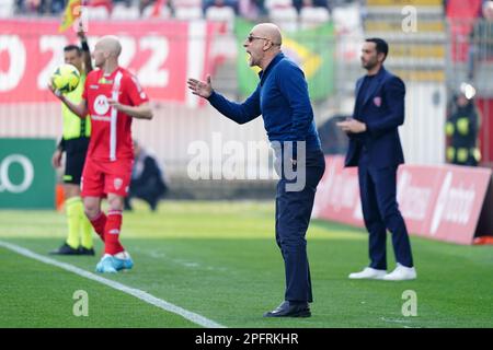 Monza, Italia. 18th Mar, 2023. Il capo allenatore Davide Ballardini (US Cremonese) durante AC Monza vs US Cremonese, calcio italiano Serie A match in Monza, Italy, Marzo 18 2023 Credit: Independent Photo Agency/Alamy Live News Foto Stock