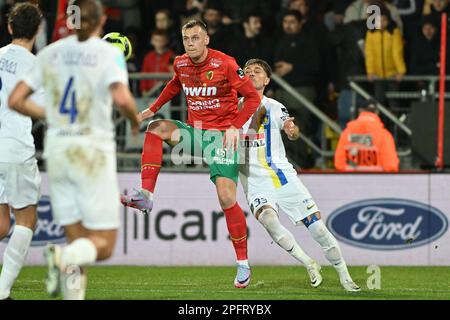 Ivan Durdov di Oostende e Roman Neustadter di Westerlo hanno mostrato in azione durante una partita di calcio tra KV Oostende e KVC Westerlo, sabato 18 marzo 2023 a Oostende, il 30° giorno della prima divisione dei campionati belgi della 'Jupiler Pro League' del 2022-2023. FOTO DI BELGA DAVID CATRY Foto Stock