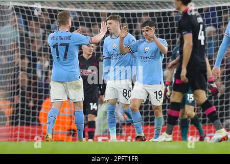 Manchester, Regno Unito. 18th Mar, 2023. Julian Alvarez di Manchester City (19) festeggia con i suoi compagni di squadra dopo aver segnato il 6th° gol delle sue squadre. La finale della Emirates fa Cup, Manchester City contro Burnley all'Etihad Stadium di Manchester, Lancs, sabato 18th marzo 2023. Questa immagine può essere utilizzata solo per scopi editoriali. Solo per uso editoriale, foto di Chris Stading/Andrew Orchard sports photography/Alamy Live news Credit: Andrew Orchard sports photography/Alamy Live News Foto Stock