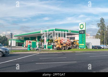 Lisbona, Portogallo - 6 dicembre 2022: Stazione di servizio BP. Foto Stock