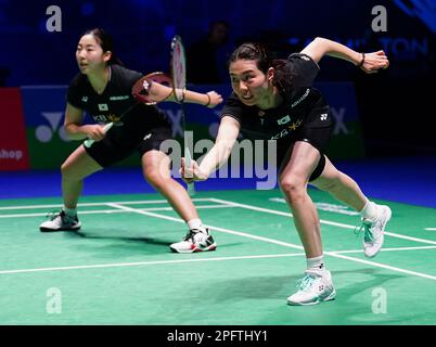 Kim so Yeong (a sinistra) della Corea e Kong Hee Yong in azione contro Zhang Shu Xian e Zheng Yu (non raffigurati) della Cina durante il quinto giorno del CAMPIONATO YONEX All England Open Badminton all'Utilita Arena Birmingham. Data immagine: Sabato 18 marzo 2023. Foto Stock