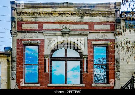 L'edificio Scheuermann, costruito nel 1893, è raffigurato in Dauphin Street, 8 marzo 2023, a Mobile, Alabama. Foto Stock