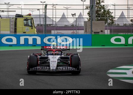 Jeddah, Arabia Saudita, 18 marzo, Yuki Tsunoda, dal Giappone compete per AlphaTauri. Qualificazione, 2° round del campionato di Formula 1 2023. Credit: Michael Potts/Alamy Live News Foto Stock