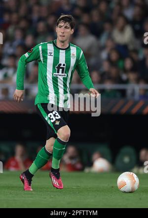 Siviglia, Spagna, 16th marzo 2023. Juan Miranda di Real Betis durante la partita della UEFA Europa League all'Estadio Benito Villamarin, Siviglia. L'immagine di credito dovrebbe essere: Jonathan Moskrop / Sportimage Foto Stock