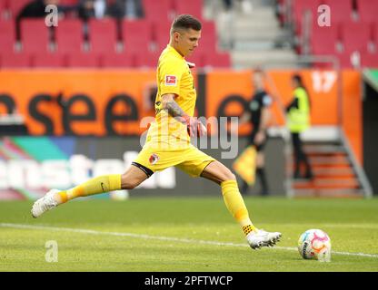 Germania. 18th Mar, 2023. Augsburg, Germania. 18th Mar, 2023. Primo : 03/18/2023, calcio, campionato 1st, 1st Bundesliga, Stagione 2022/2023, 25th:00 matchday FC Augsburg - FC Schalke 04 1: 1, Rafal Gikiewicz, FC Augsburg, FCA, Augsburg, Azione singola, credito: dpa/Alamy Live News credito: dpa Picture Alliance/Alamy Live News Foto Stock