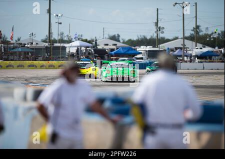 80 HYETT PJ (usa), PRIAULX Seb (gbr), JEANNETTE Gunnar (usa), AO Racing, Porsche 911 GT3 R, in azione durante la Mobil 1 dodici ore di Sebring 2023, 2nd° round del 2023° IMSA sportscar Championship, dal 15 al 18 marzo 2023 sull'autodromo internazionale di Sebring a Sebring, Florida, USA - Foto: Jan-patrick Wagner/DPPI/LiveMedia Foto Stock