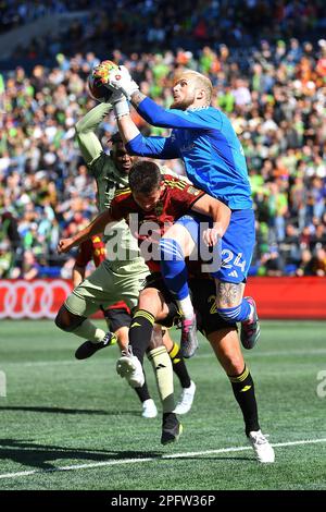 18 marzo 2023: Stefan Frei (24), portiere dei Seattle Sounders, è in volo per un salvataggio durante la partita di calcio MLS tra Los Angeles FC e Seattle Sounders FC al Lumen Field di Seattle, Washington. Le squadre hanno giocato ad un pareggio nil-nil. Steve Faber/CSM Foto Stock