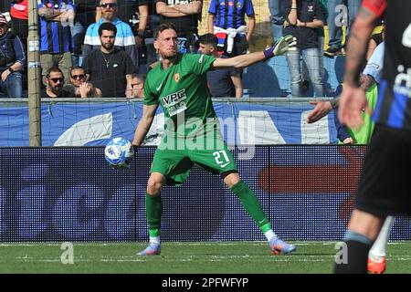 Andrea Paleari Jogador Benevento Durante Jogo Campeonato Italiano Serie  Entre — Fotografia de Stock Editorial © VincenzoIzzo #535949916