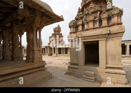 Piccolo tempio in acomplex di Krishna Tempio a Hampi stato Karanataka India Foto Stock