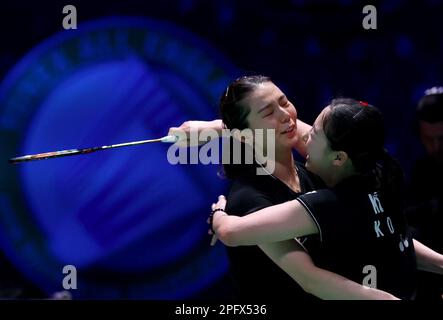 Birmingham, Regno Unito. 18th Mar, 2023. Kim so-yeong (L) e Kong Hee-yong della Corea del Sud celebrano dopo la semifinale femminile contro Zhang Shuxian e Zheng Yu della Cina in occasione di tutti i campionati inglesi di Badminton 2023 a Birmingham, Regno Unito, 18 marzo 2023. Credit: Li Ying/Xinhua/Alamy Live News Foto Stock