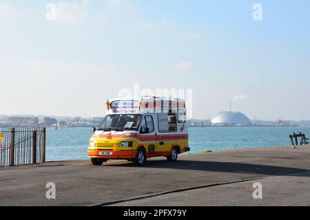 Furgone gelato sul molo di Southampton Foto Stock