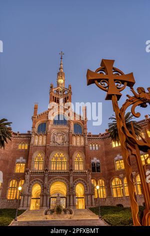 Il Centro Modernista Sant Pau a Barcellona al crepuscolo Foto Stock