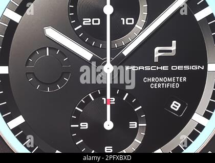 Porsche design orologio commerciale in un negozio Foto Stock