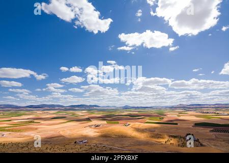 Serie di mulini a vento di Consuegra, nei luoghi della rue di Cervantes per il suo libro Don Quiscotte Foto Stock