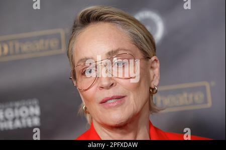 18 marzo 2023 - Hollywood, California - Sharon Stone. Onore nelle loro parole, commemorando il 50th° anniversario della guerra del Vietnam tenutosi all'Hollywood Legion Theater di Hollywood. (Credit Image: © FS/AdMedia via ZUMA Press Wire) SOLO PER USO EDITORIALE! Non per USO commerciale! Foto Stock