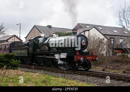 Intorno al Regno Unito - la "Nuova costruzione" - Lady of Legend che passa attraverso Ramsbottom sulla ferrovia del Lancashire orientale, Foto Stock