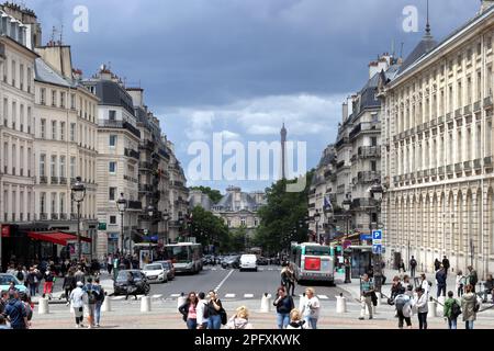 Parigi, Francia - 8 giugno 2019: Vista su Soufflot Street (Rue Soufflot) da Piazza Pantheon Foto Stock