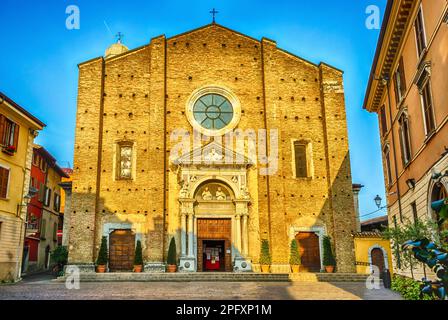 Facciata del Duomo nella città di Salo, Lago di Garda, Brescia, Italia Foto Stock