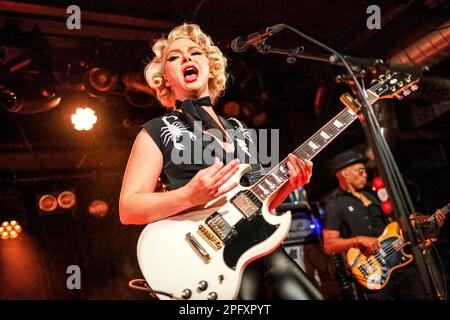 Oslo, Norvegia. 17th marzo 2023. La cantante, cantautrice e chitarrista americana Samantha Fish si esibisce in un concerto dal vivo al John Dee di Oslo. (Photo credit: Gonzales Photo - Terje Dokken). Foto Stock