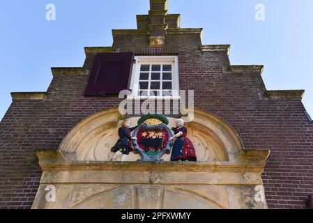 Edam, Paesi Bassi. Febbraio 2023. Decorazioni di facciate a Edam, Olanda. Foto di alta qualità Foto Stock