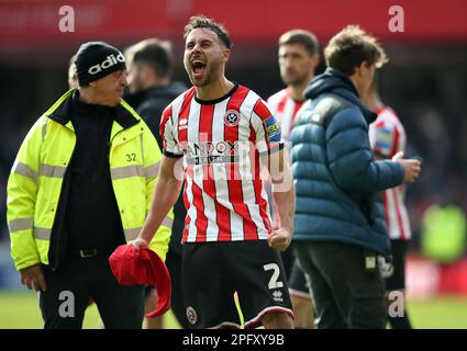 George Baldock di Sheffield United festeggia dopo il fischio finale della partita finale della Emirates fa Cup a Bramall Lane, Sheffield. Data immagine: Domenica 19 marzo 2023. Foto Stock