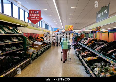 supermercato di sconto aldi, herne bay town, kent est, regno unito marzo 2023 Foto Stock