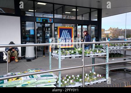 supermercato di sconto aldi, herne bay town, kent est, regno unito marzo 2023 Foto Stock