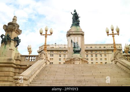 Imponente Monumento ai due Congressi sulla Piazza dei Congressi a Buenos Aires, Argentina, Sud America Foto Stock