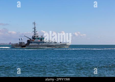 Poole, Dorset, Regno Unito. 19th marzo 2023. Border Force Vessel HMC vigile Border Agency cutter che lascia Poole Harbour a Dorset. Credit: Carolyn Jenkins/Alamy Live News Foto Stock